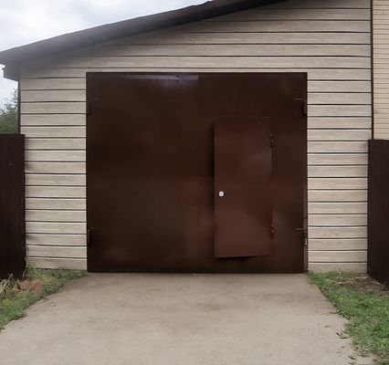 Коричневые ворота без утепления