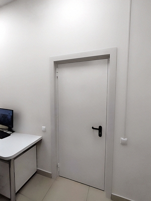 Дверь в офисе Дверь в офисе